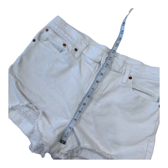 Levi's Original Women High-Rise Jean Shorts SZ 32 Off White Distressed Hems - Picture 6 of 16